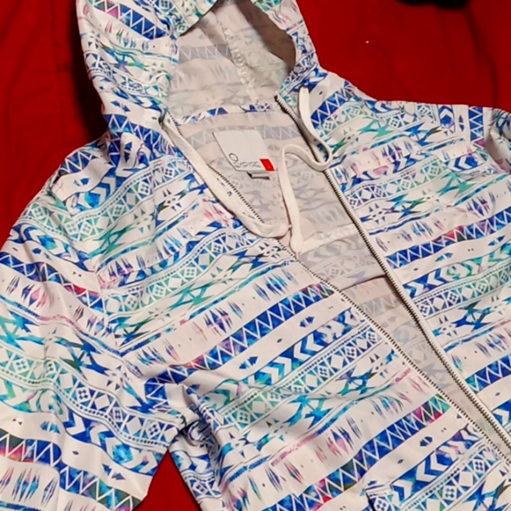 Tribal colored wind breaker jacket womans size large.